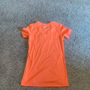 Under Armour V-neck Size: S